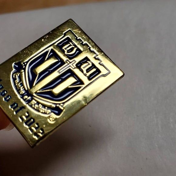 Duke University 5 Year Keychain & Lapel Pin Class of 2023 - Picture 9 of 11